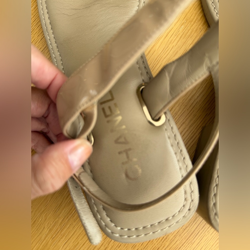 Chanel Patent Leather Thong Sandals – Size 40 - Picture 12 of 13